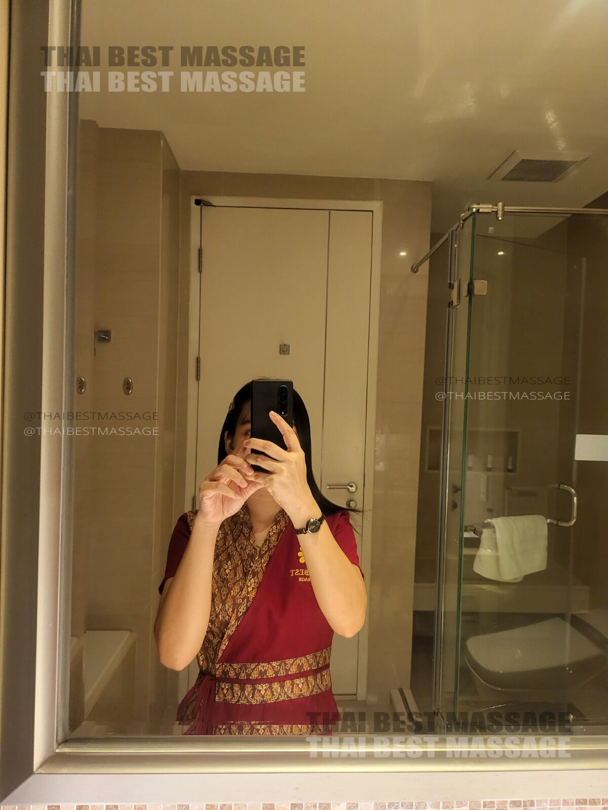 Thai Best Massage Therapist Preaw providing massage