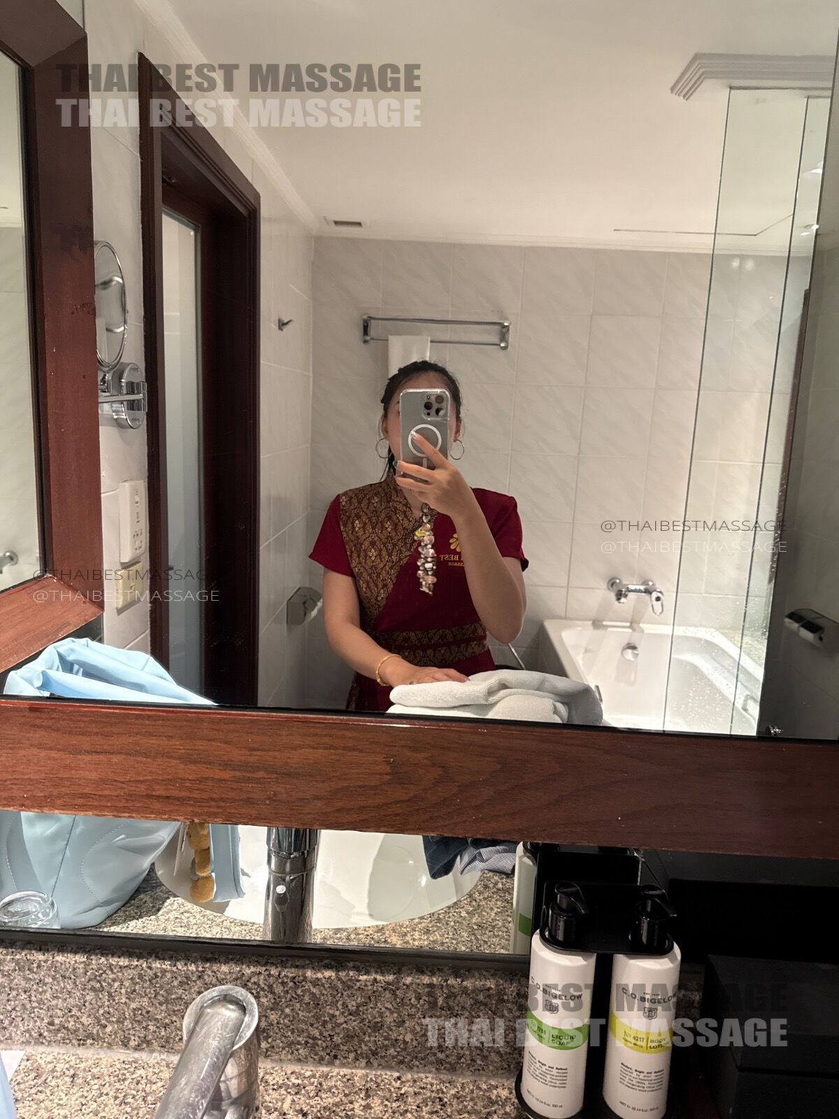 THAI BEST MASSAGE 理療師抵達酒店