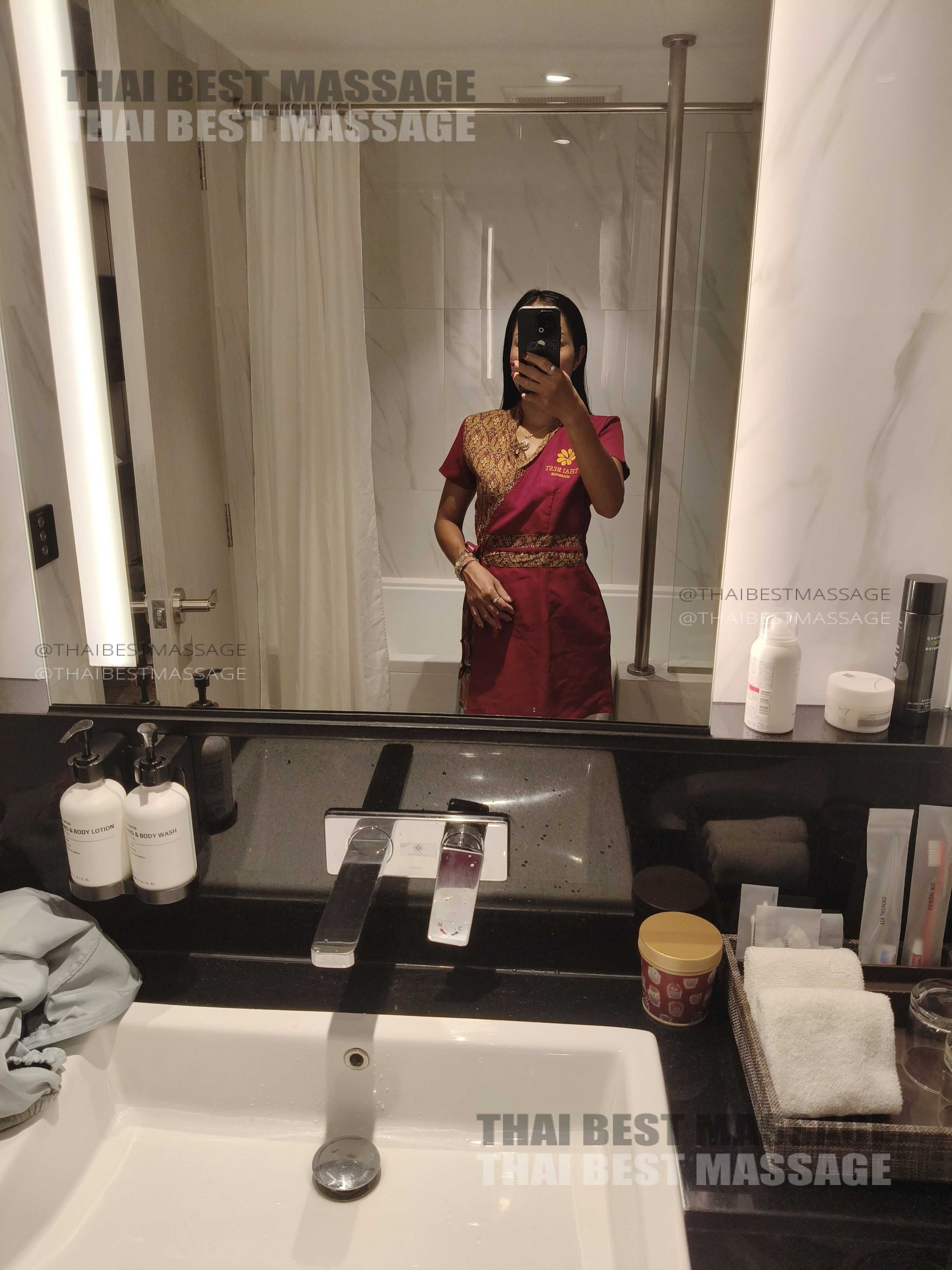 THAI BEST MASSAGE therapist preparing for session at Hotel JAL City Bangkok