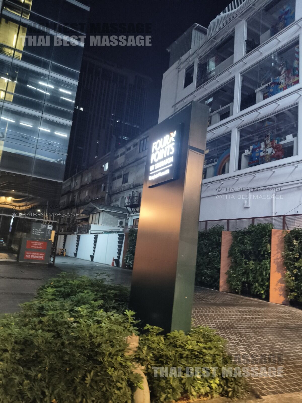 포포인츠 바이 쉐라톤 객실 내 아로마 마사지 세팅 모습